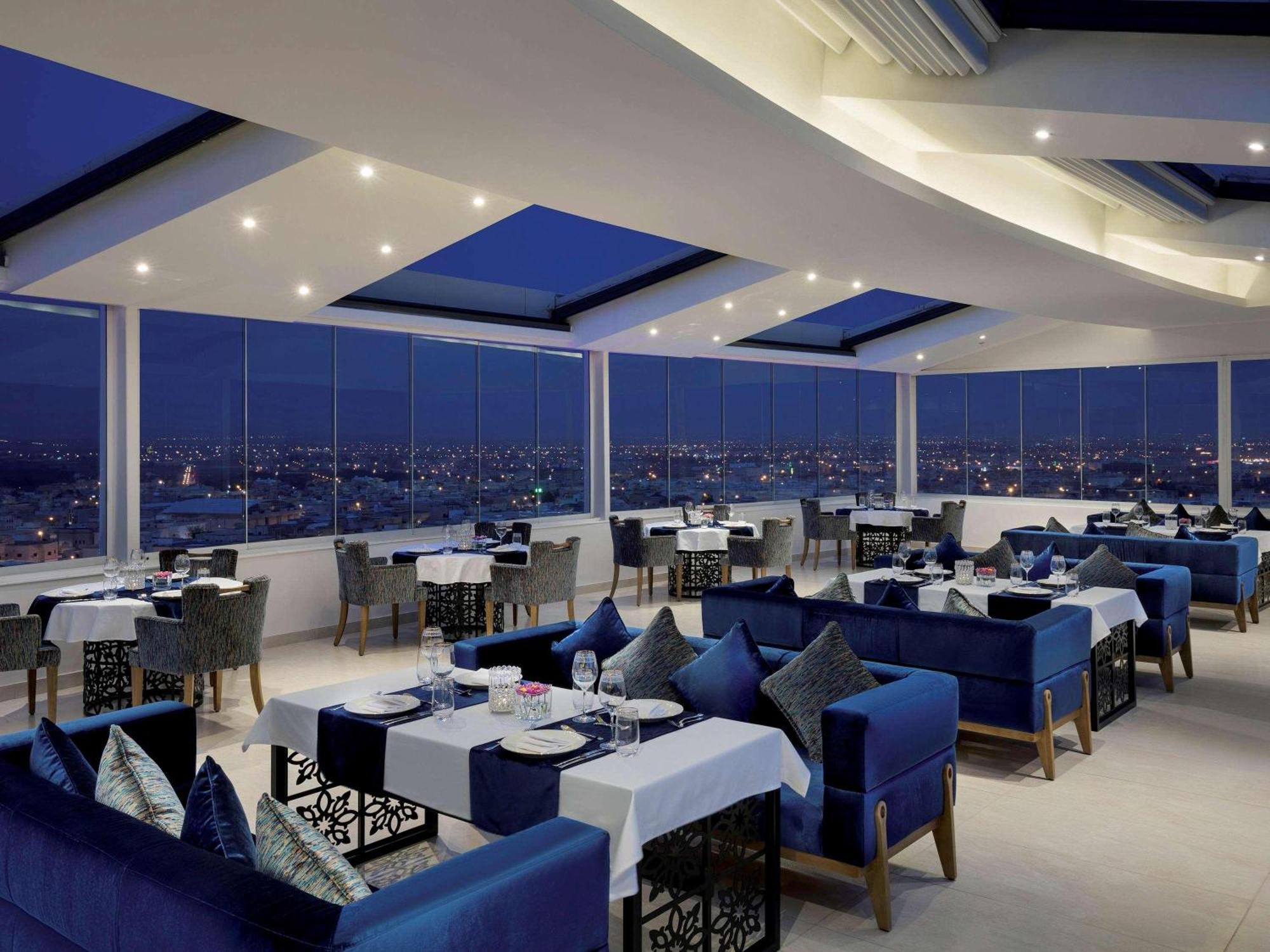 فندق موڤنبيك القصيم بريدة المظهر الخارجي الصورة The 360° Restaurant